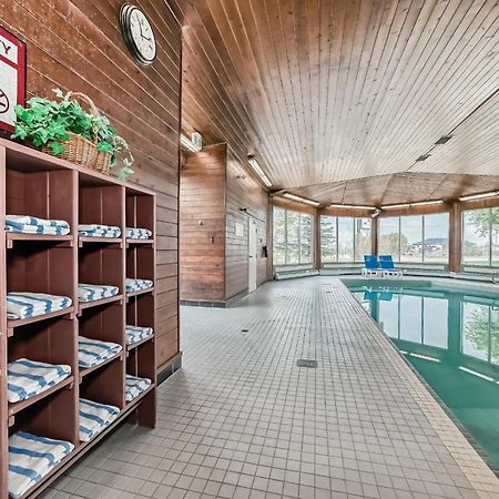 Stony Plain Inn & Suites Экстерьер фото