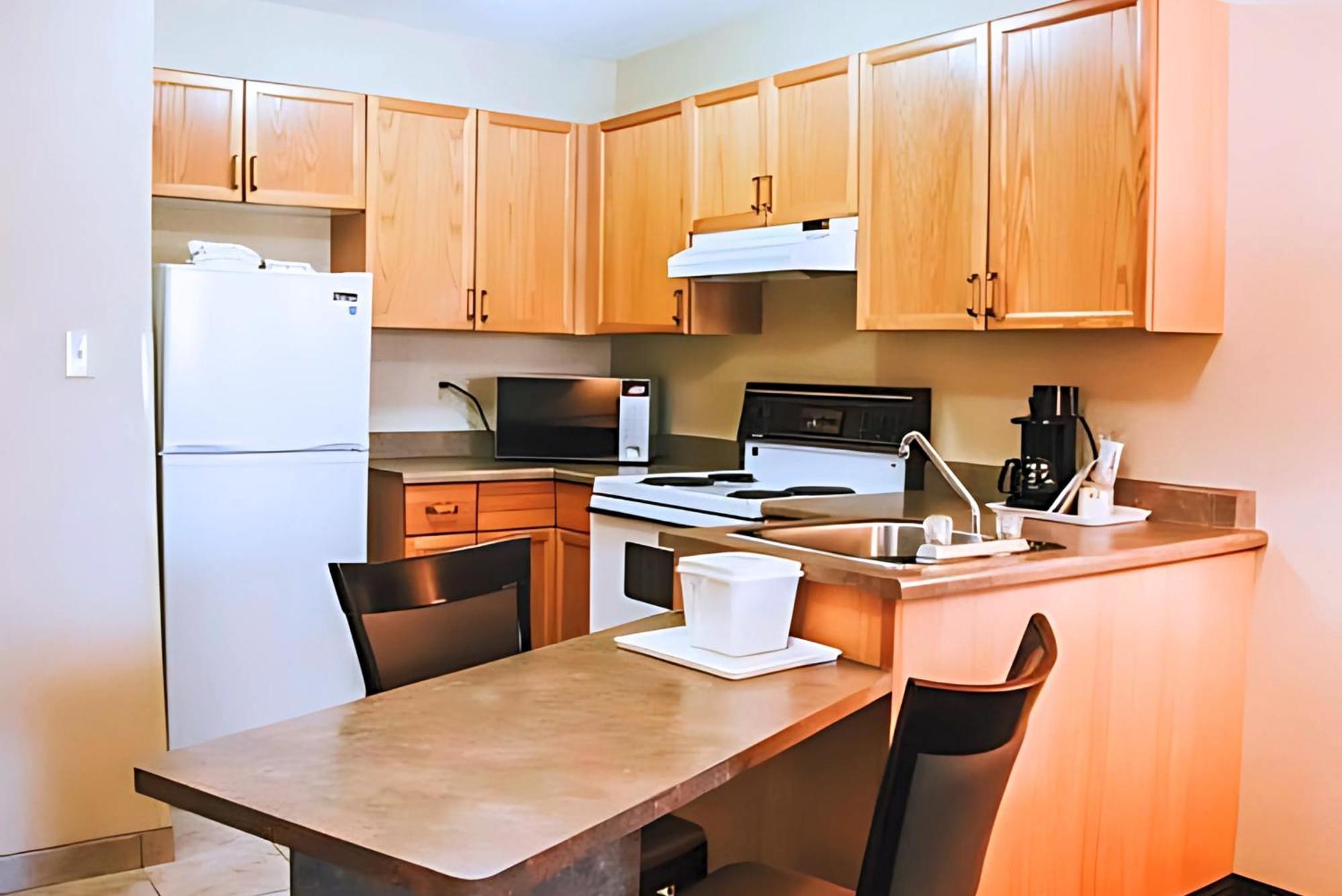 Stony Plain Inn & Suites Экстерьер фото