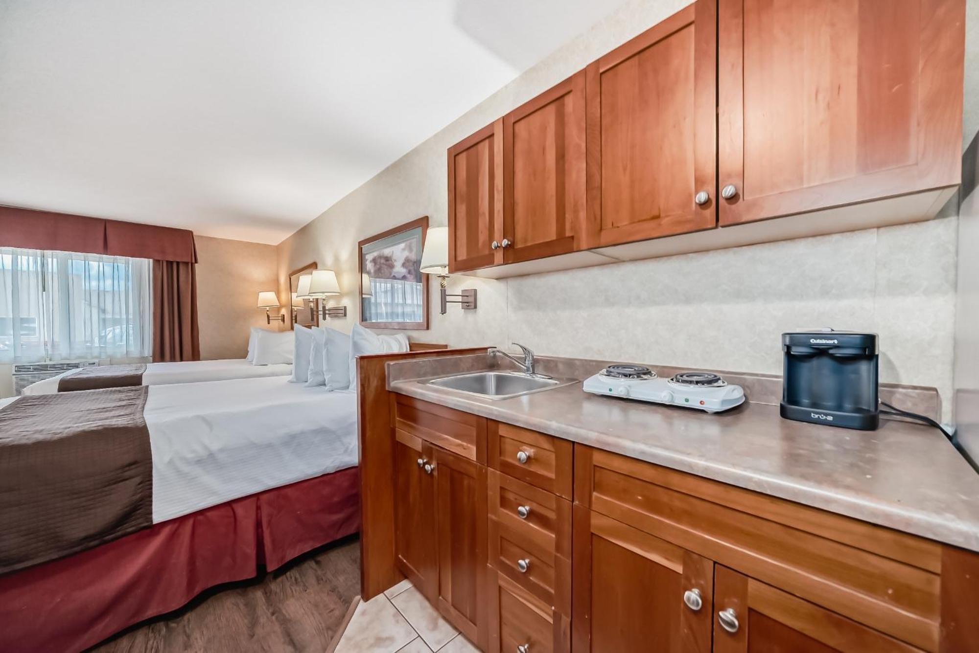 Stony Plain Inn & Suites Экстерьер фото