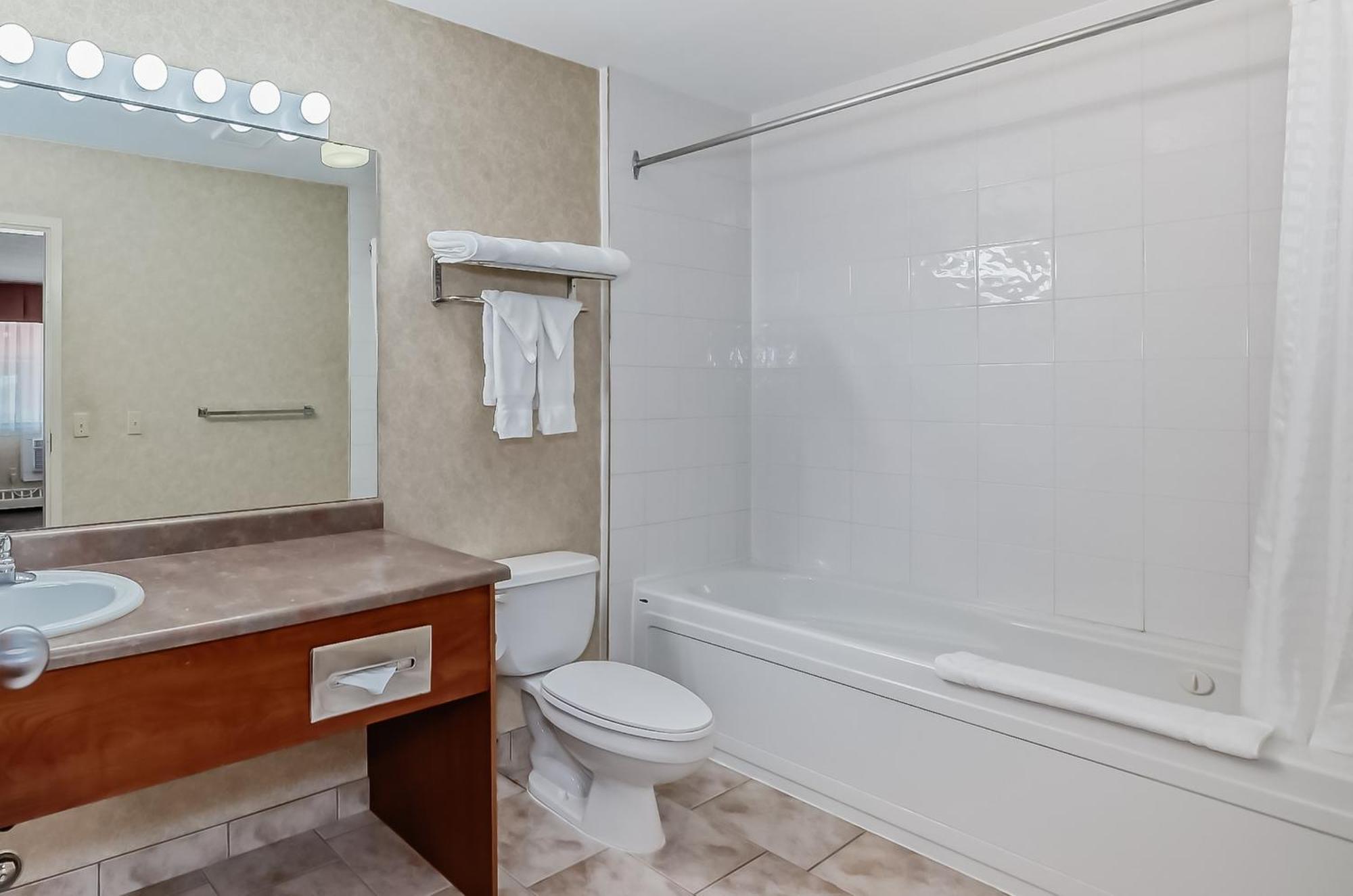 Stony Plain Inn & Suites Экстерьер фото