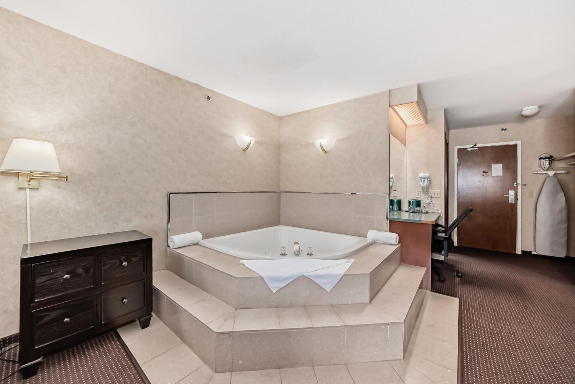 Stony Plain Inn & Suites Экстерьер фото