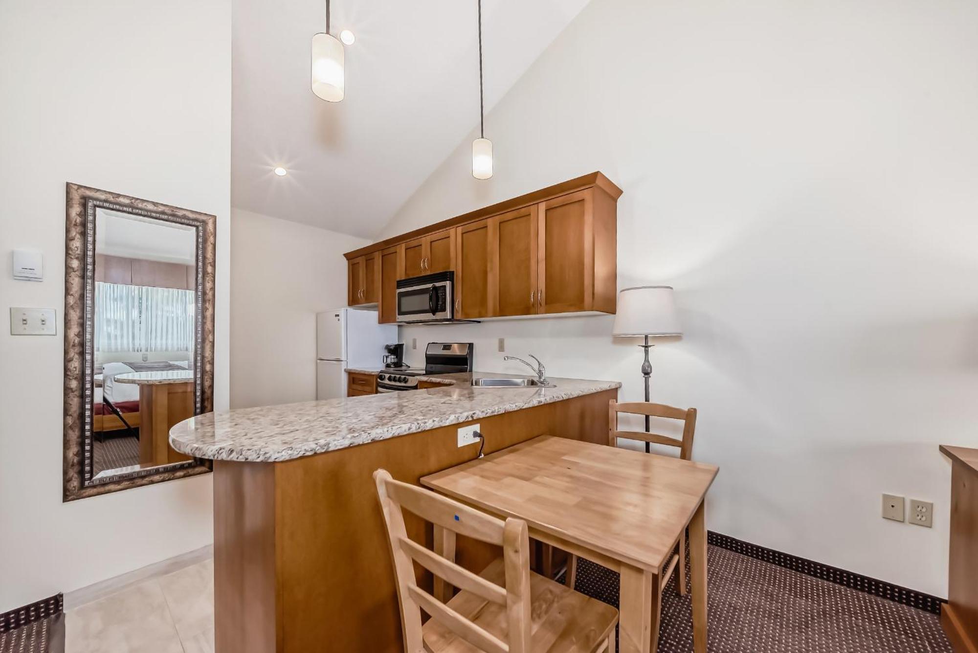 Stony Plain Inn & Suites Экстерьер фото