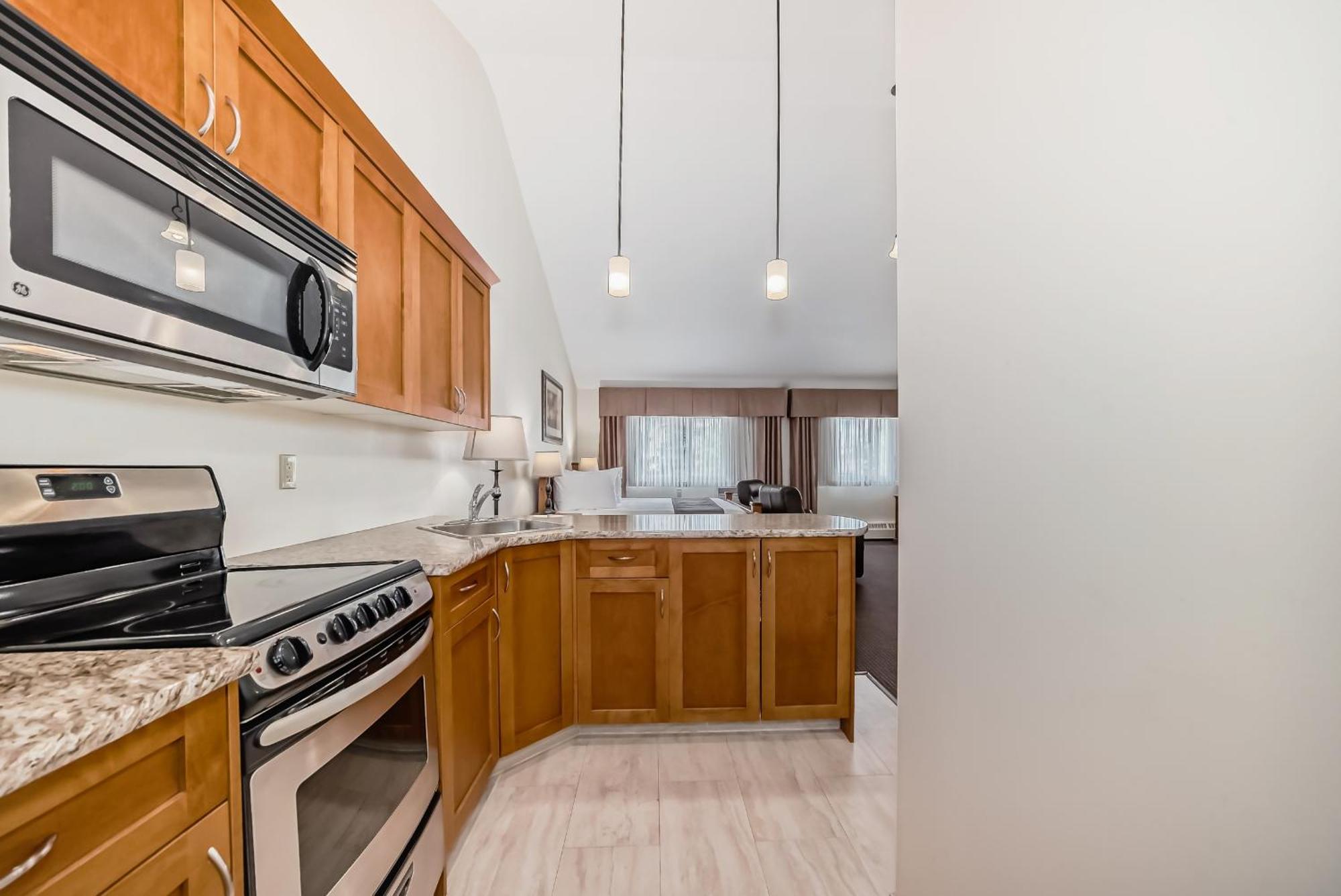 Stony Plain Inn & Suites Экстерьер фото