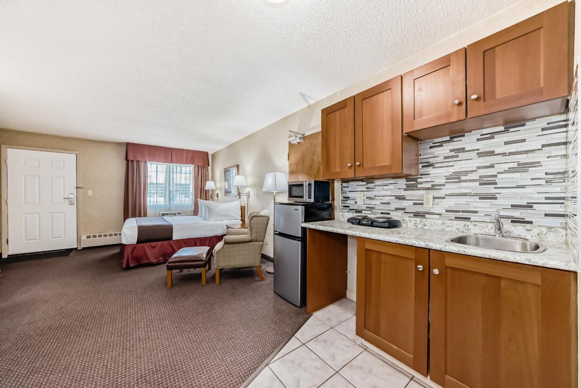 Stony Plain Inn & Suites Экстерьер фото