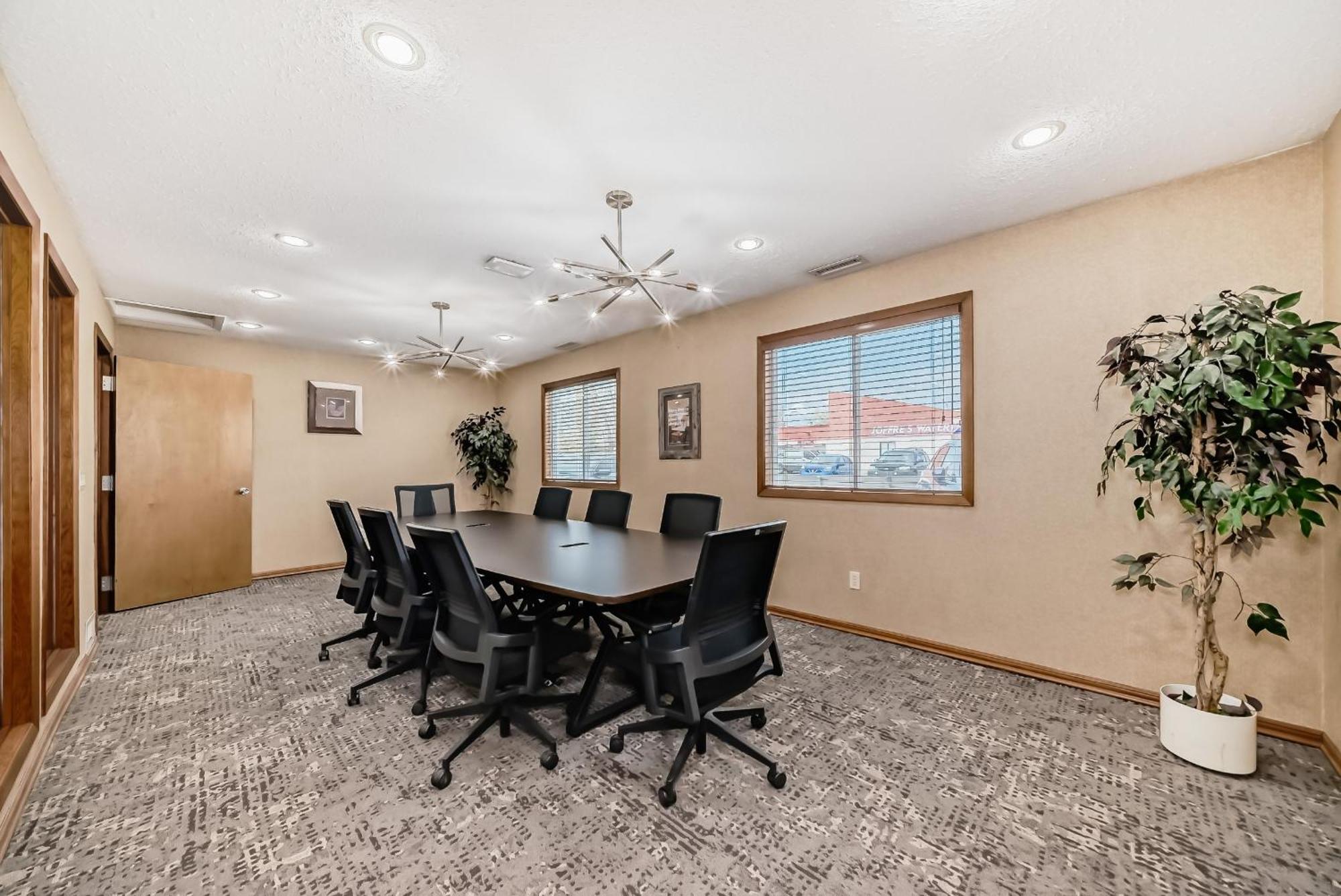 Stony Plain Inn & Suites Экстерьер фото