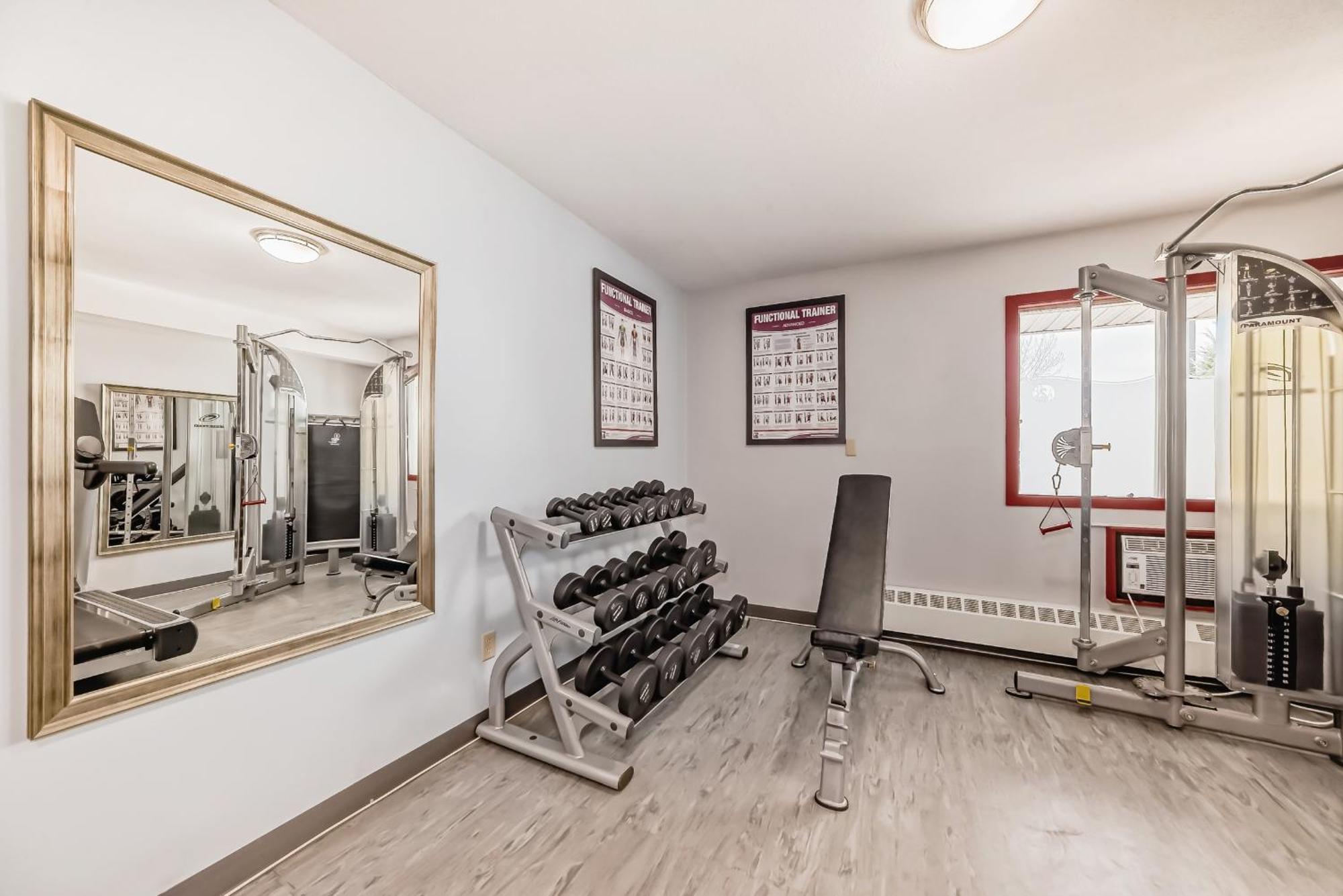Stony Plain Inn & Suites Экстерьер фото