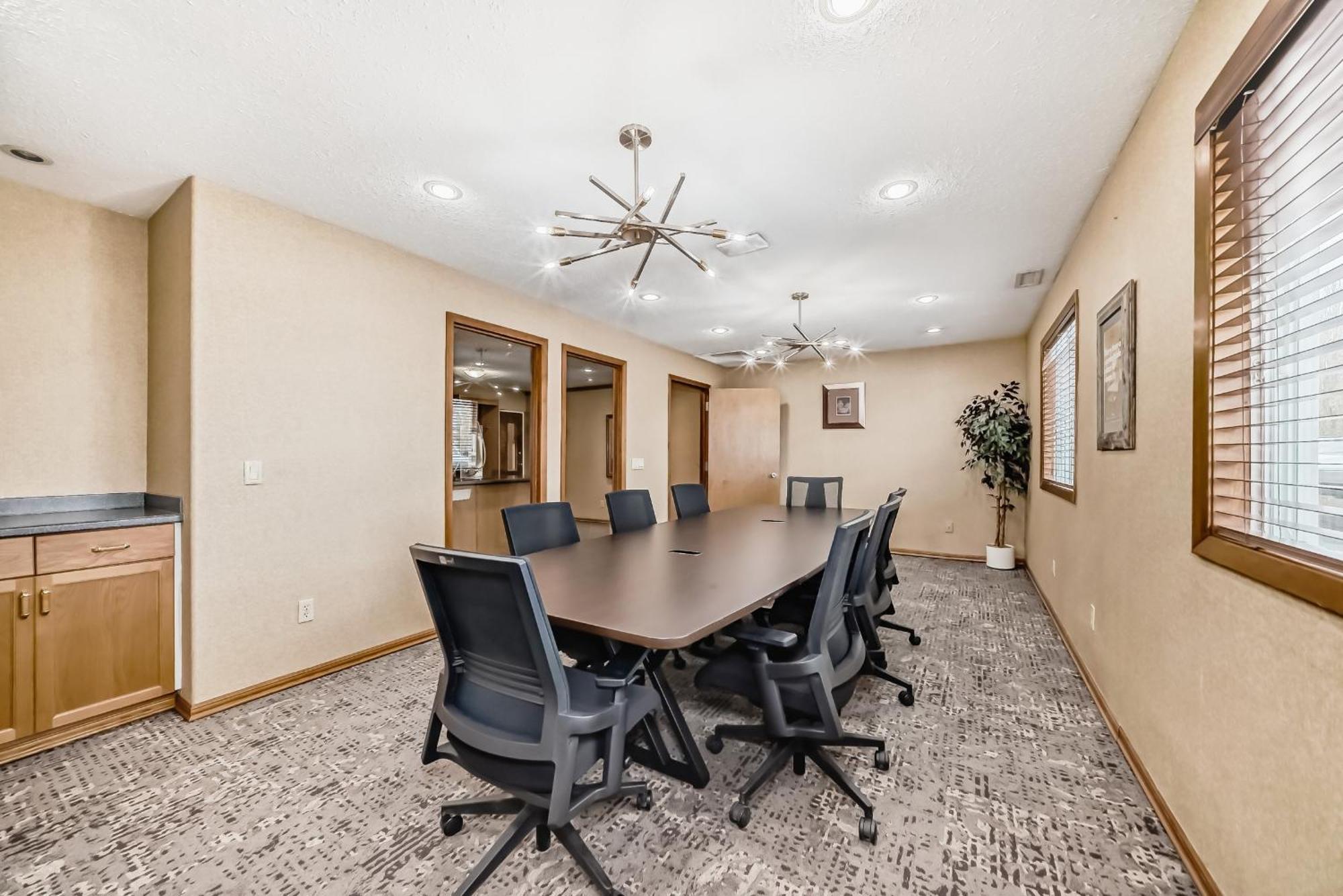 Stony Plain Inn & Suites Экстерьер фото